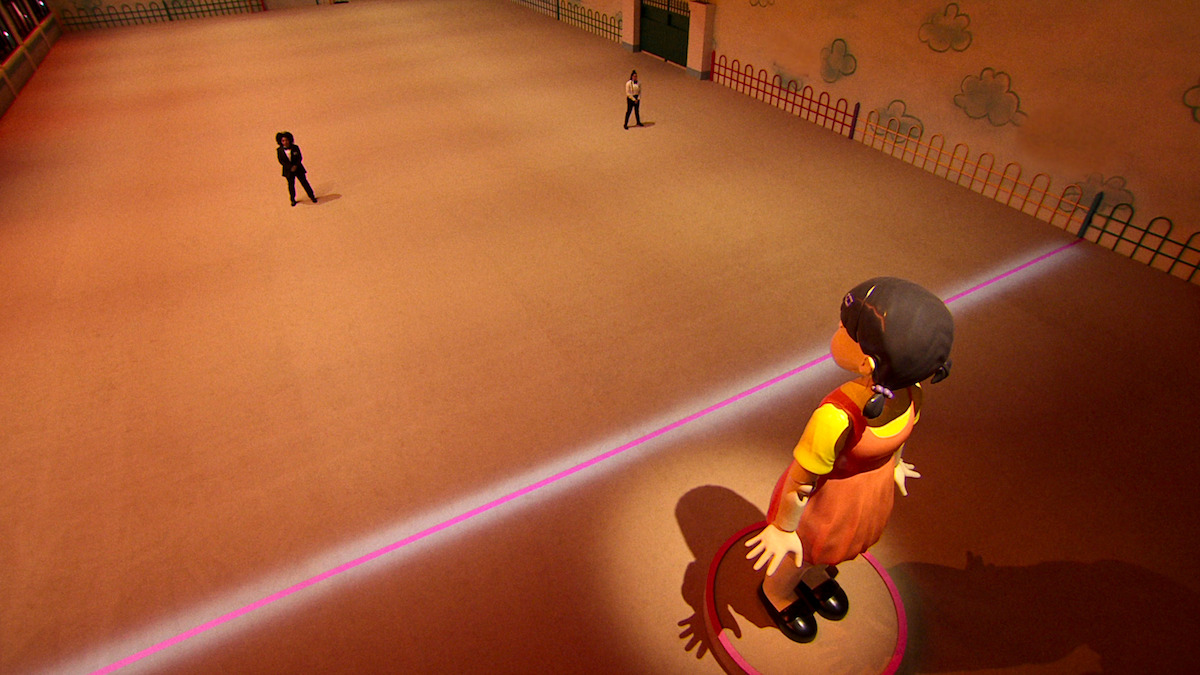 Two players play Red Light, Green Light in the finale.