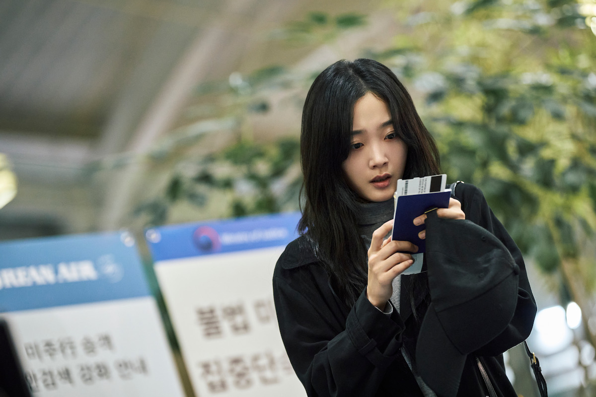 Lee You-mi as Jo Hui-su checks her plane ticket in ‘As You Stood By.’