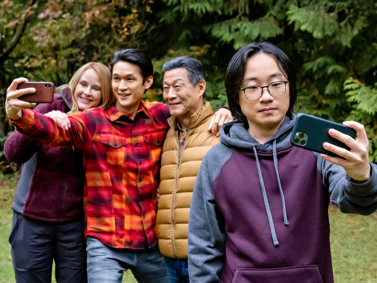 How 'Single All The Way' and 'Love Hard' Flip the Fake Relationship Trope