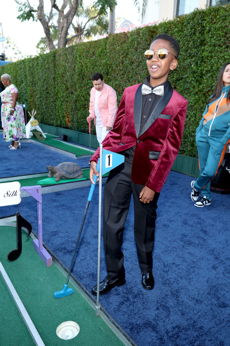 Che Tafari enjoys some "me time" on the Me Time blue carpet  - ‘Me Time’ Red Carpet Photos