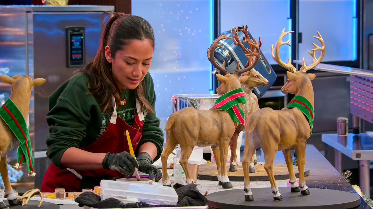 Contestant April Julian creating a cake.