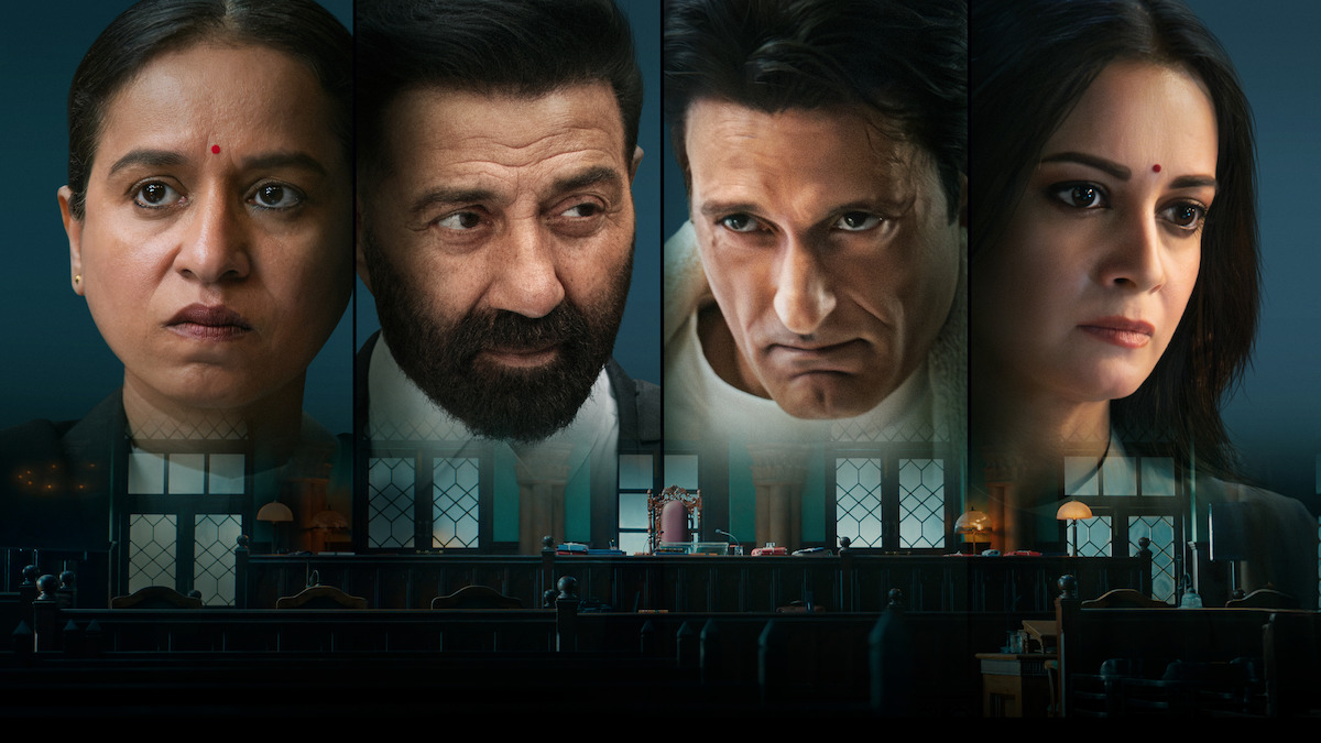 डेस्क और बड़ी खिड़कियों के साथ मंद रोशनी वाले कोर्ट रूम के ऊपर क्लोज-अप चित्रों में चार गंभीर लोगों को दिखाया गया है, जो एक नाटकीय या कानूनी विषय का सुझाव देते हैं।