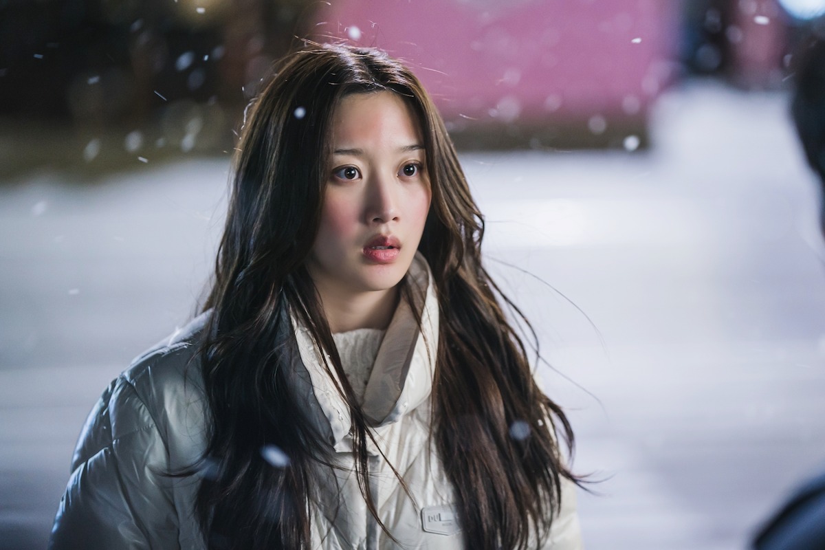 Moon Ga-young as Lim Ju-kyung walks through the snow in ‘True Beauty.’