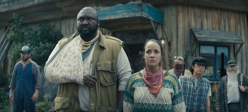Nonso Anozie and Dania Ramirez stand together as Jepperd and Aimee.