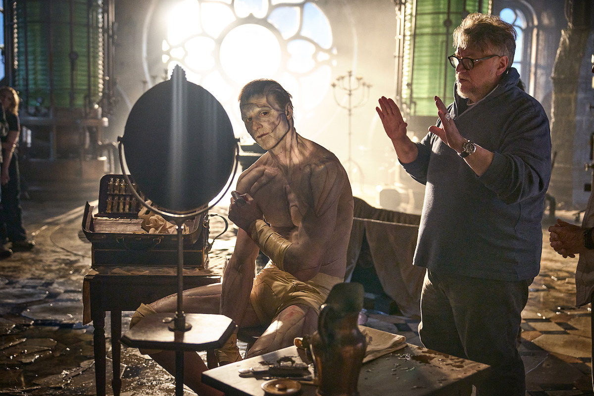 FRANKENSTEIN. (L to R) Jacob Elordi as The Creature and Writer/Director Guillermo del Toro on the set of Frankenstein. Cr. Ken Woroner/Netflix © 2025.