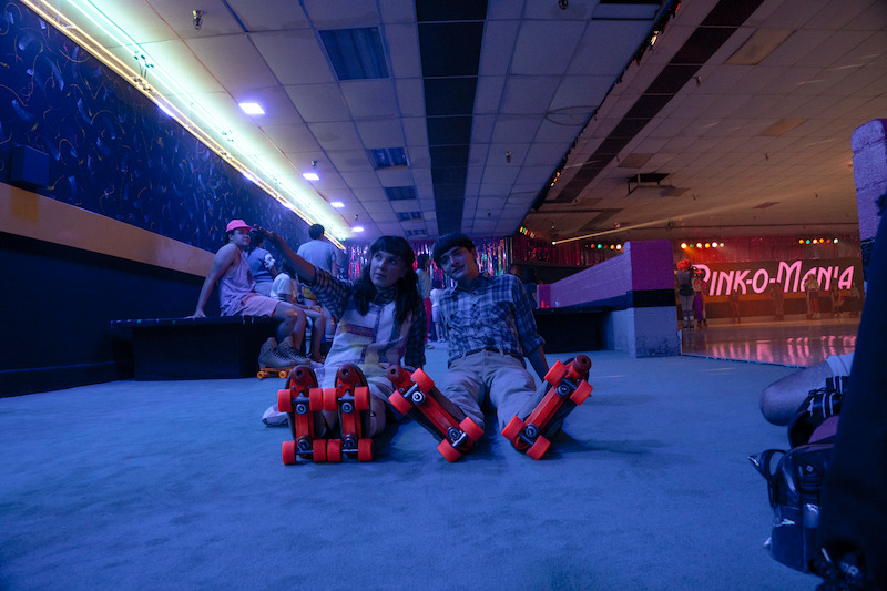 Brown and Schnapp. - 68 Behind-the-Scenes pics from ‘Stranger Things’ Season 4 You Have to See Slideshow