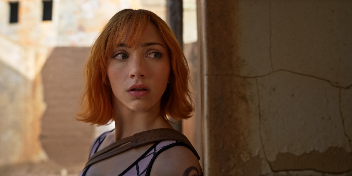 Emily Rudd sebagai Nami di 'One Piece' Musim 2.