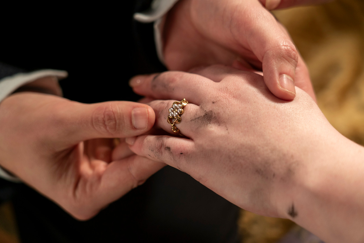 Colin (Luke Newton) gives Penelope (Nicola Coughlan) her engagement ring in ‘Bridgerton.’