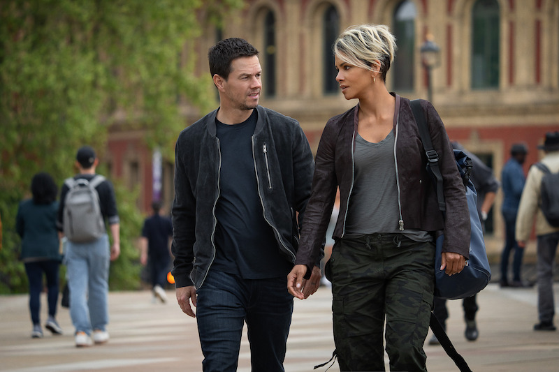 Mark Wahlberg and Halle Berry walking down the street together. 