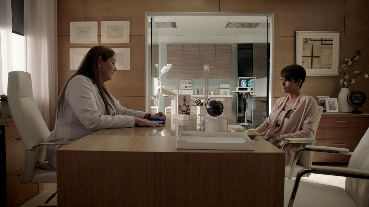 Dr. Sam Barton (Camryn Manheim) talking to Molly (Halle Berry) about test results in ‘Extant.’