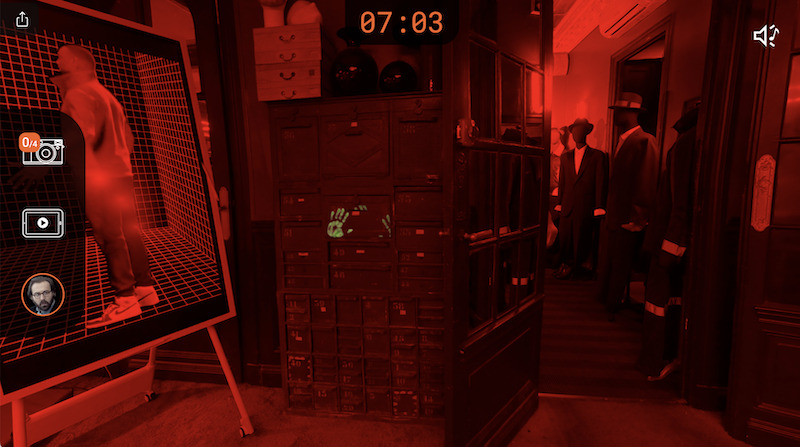 Red hue covering the screen in 'Lupin Experience' 