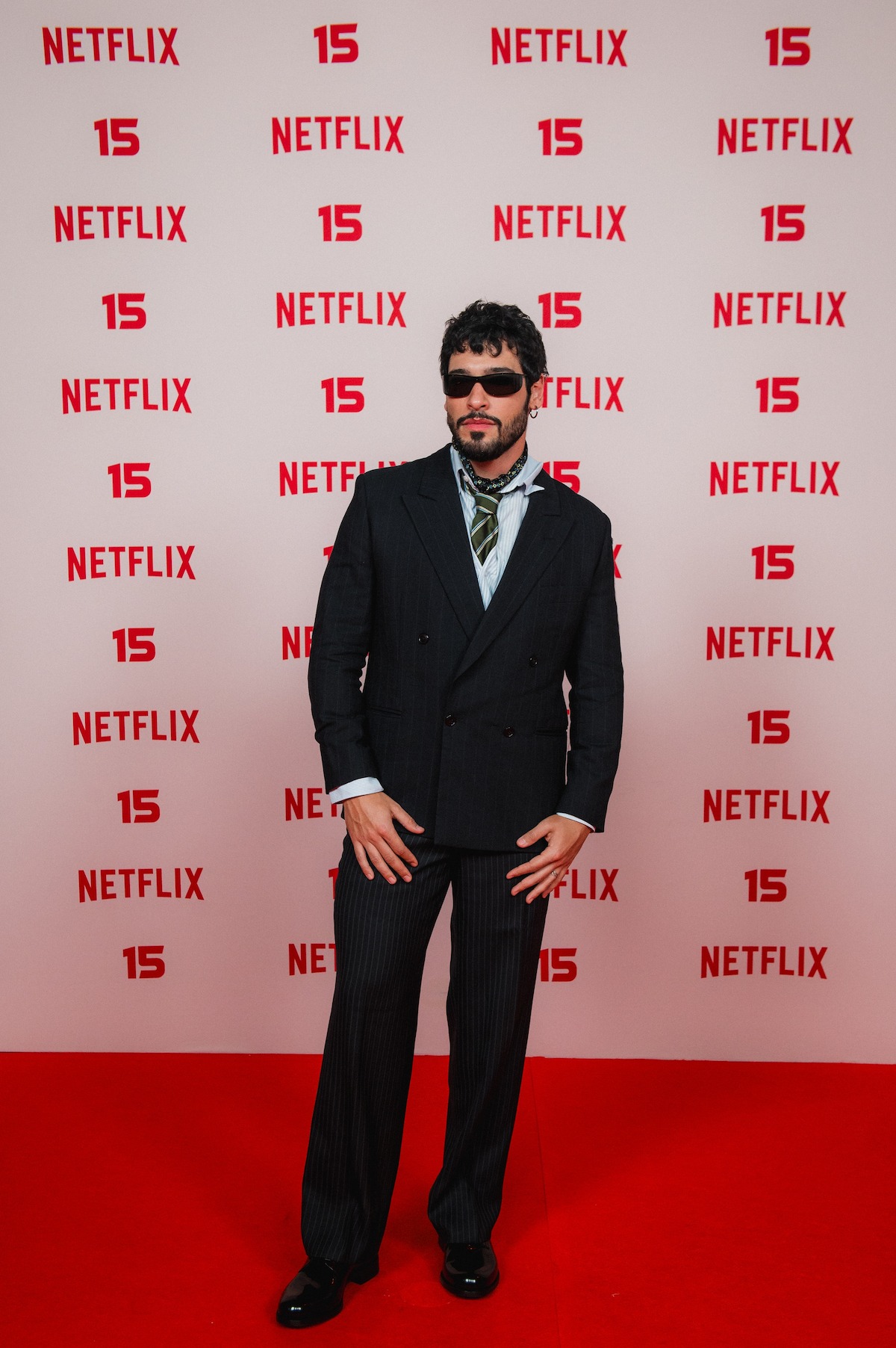 Bruno Fagundes posa para foto no tapete vermelho