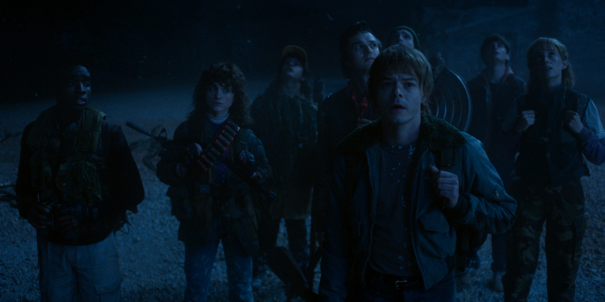 Caleb McLaughlin, Natalia Dyer, Gaten Matarazzo, Joe Keery, Charlie Heaton, Finn Wolfhard, Noah Schnapp, and Maya Hawke in ‘Stranger Things 5’