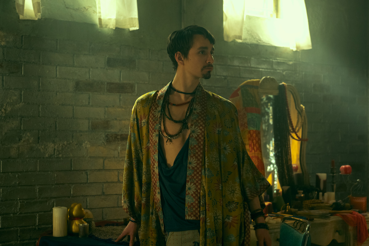 Robert Sheehan as Klaus Hargreeves in ‘The Umbrella Academy’ Season 4.