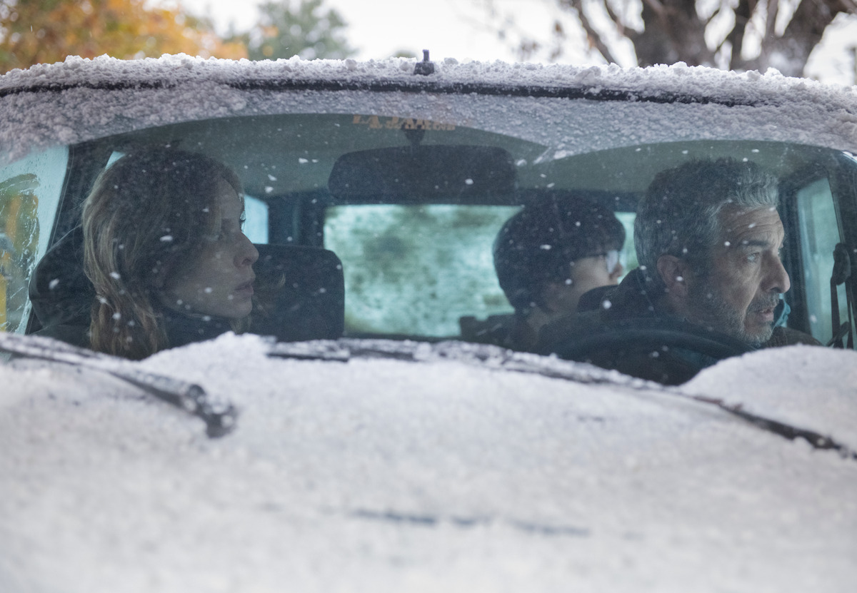 Carla Peterson as Elena, Ricardo Darín as Juan Salvo, and Aron Park as Pablo in ‘The Eternaut’