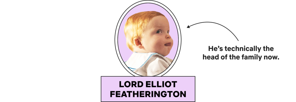 Um bebê ruivo vestido de branco, identificado como Lorde Elliot Featherington, sobre um fundo transparente com a legenda indicando que ele é tecnicamente o chefe da família agora.