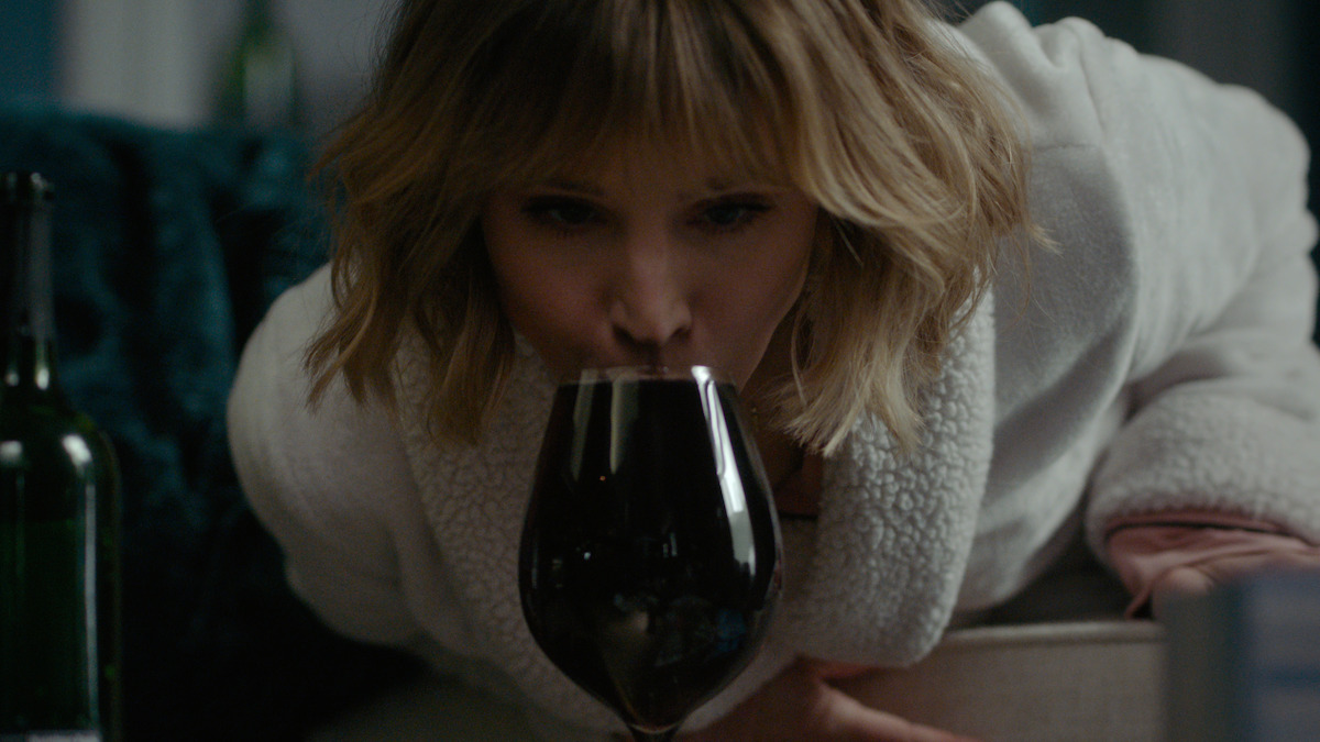 For ‘The Woman in the House,’ Escapism Comes with a Hefty Glass of Red Wine