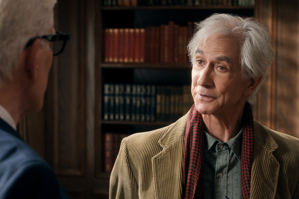 David Strathairn as Dr. Cole in ‘A Man on the Inside’ Season 2.