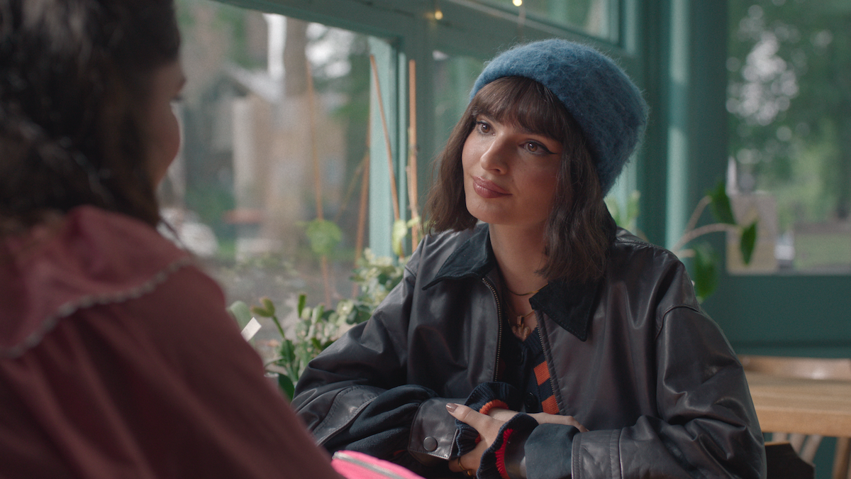 Megan Stalter as Jessica and Emily Ratajkowski as Wendy Jones in ‘Too Much’