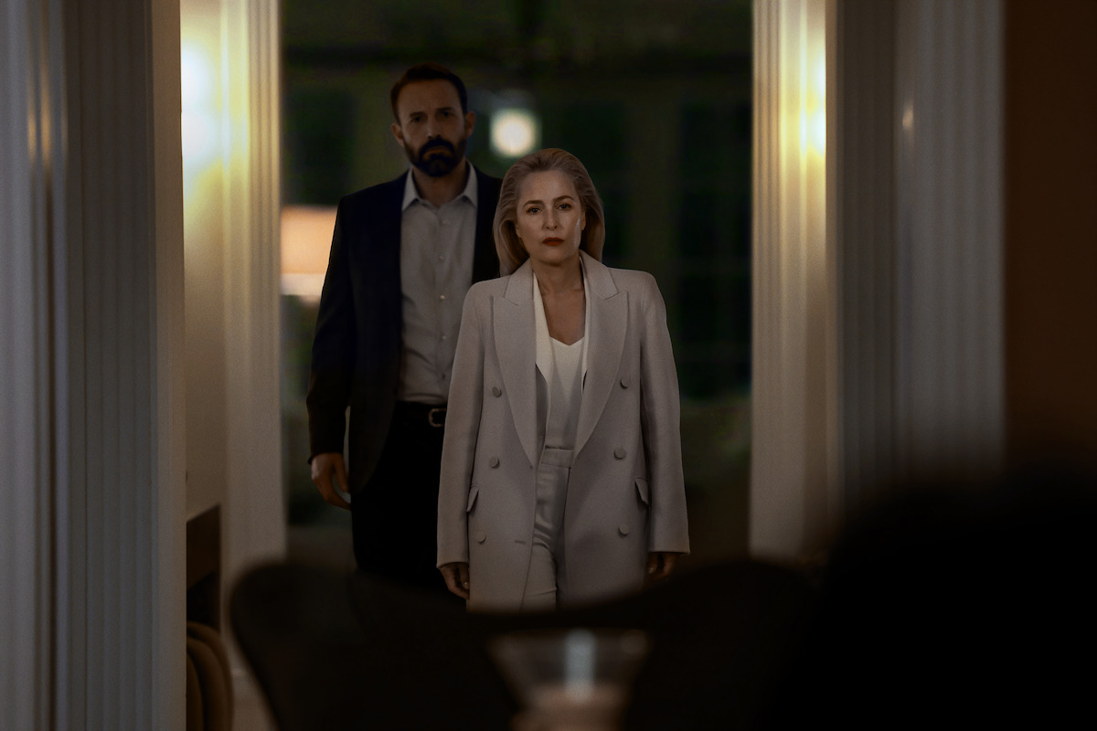 Gillian Anderson e Ben Affleck em Sobrevivência