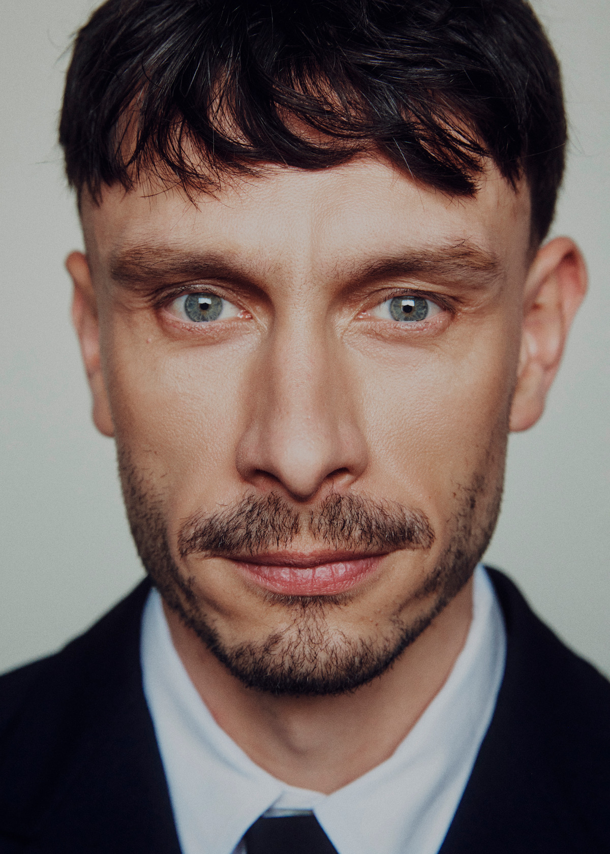 Richard Gadd wears a suit and looks directly at the camera.