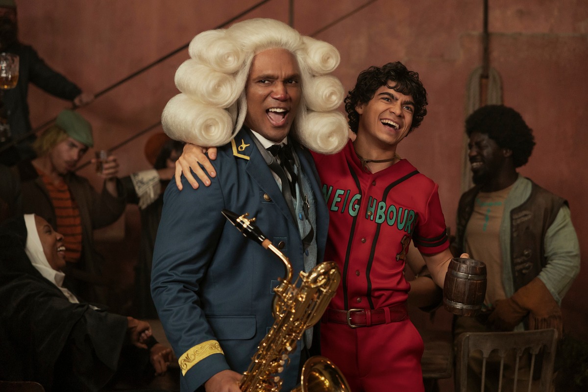 Yonda Thomas as Igaram and Iñaki Godoy as Monkey D. Luffy in ‘ONE PIECE’ Season 2