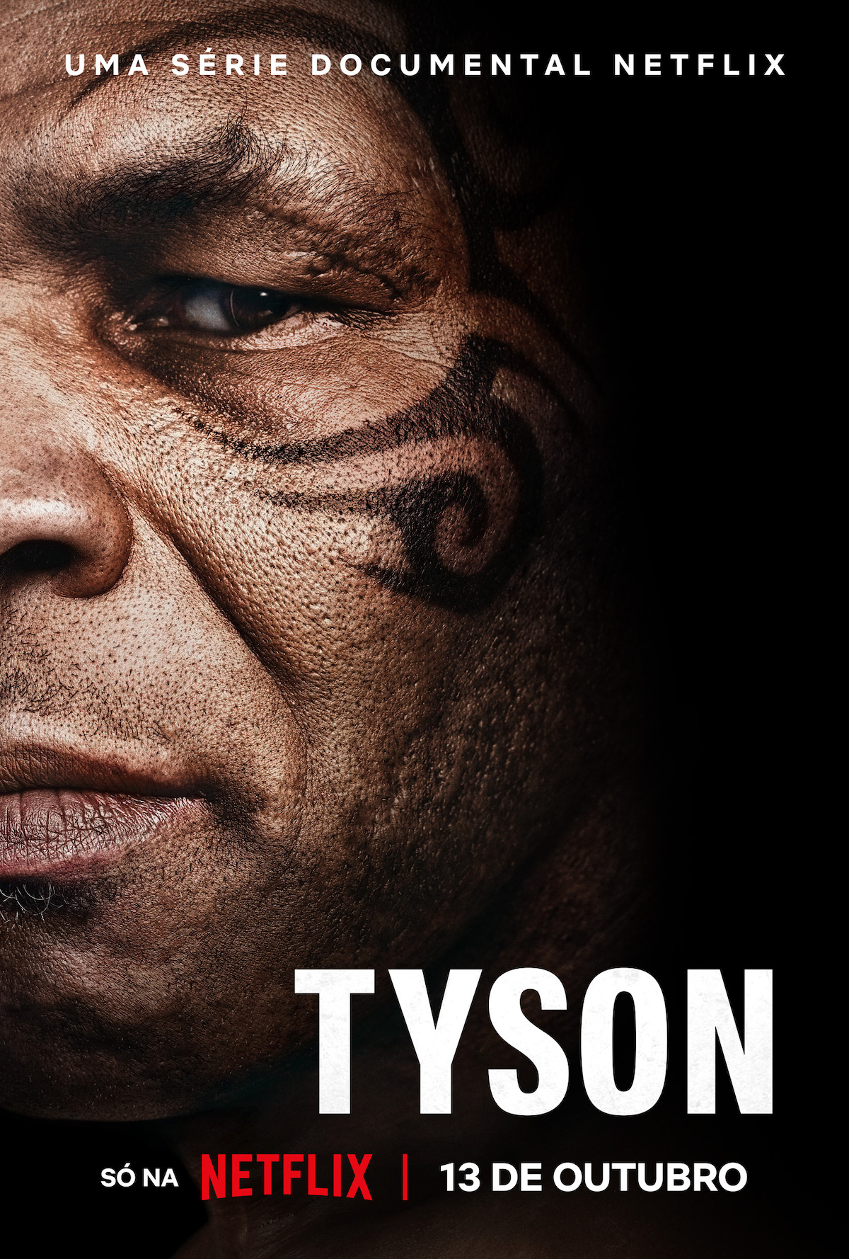 Close do rosto tatuado de um homem no cartaz promocional de uma série documental Netflix chamada "Tyson," que estreia em 13 de outubro.