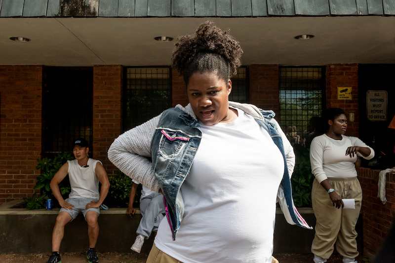 (L to R) Adrienne C. Moore as Cindy, Danielle Brooks as Tasha "Taystee" on the set of Orange Is The New Black Season 5.