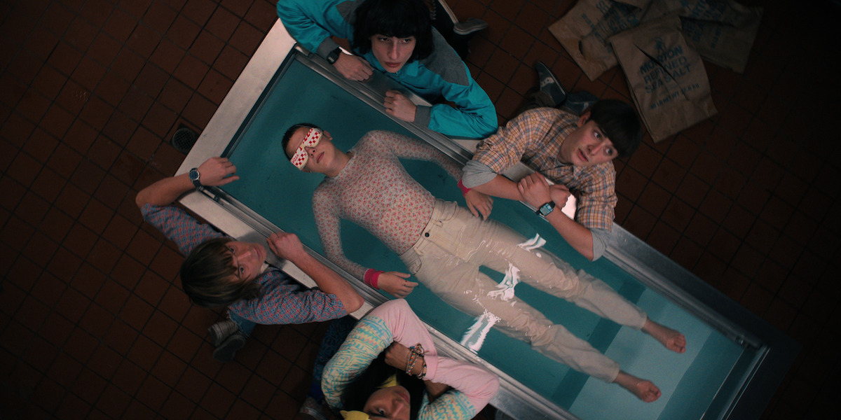 Charile Heaton as Jonathan Byers, Millie Bobby Brown as Eleven, Finn Wolfhard as Mike Wheeler, Eduardo Franco as Argye, and Noah Schnapp as Will Byers in ‘Stranger Things’ Season 4.