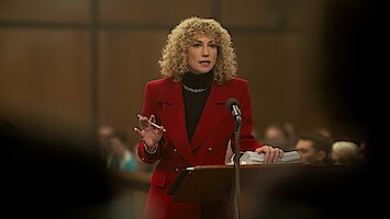 Ari Graynor as Leslie Abramson in ‘Monsters: The Lyle And Erik Menendez Story.’