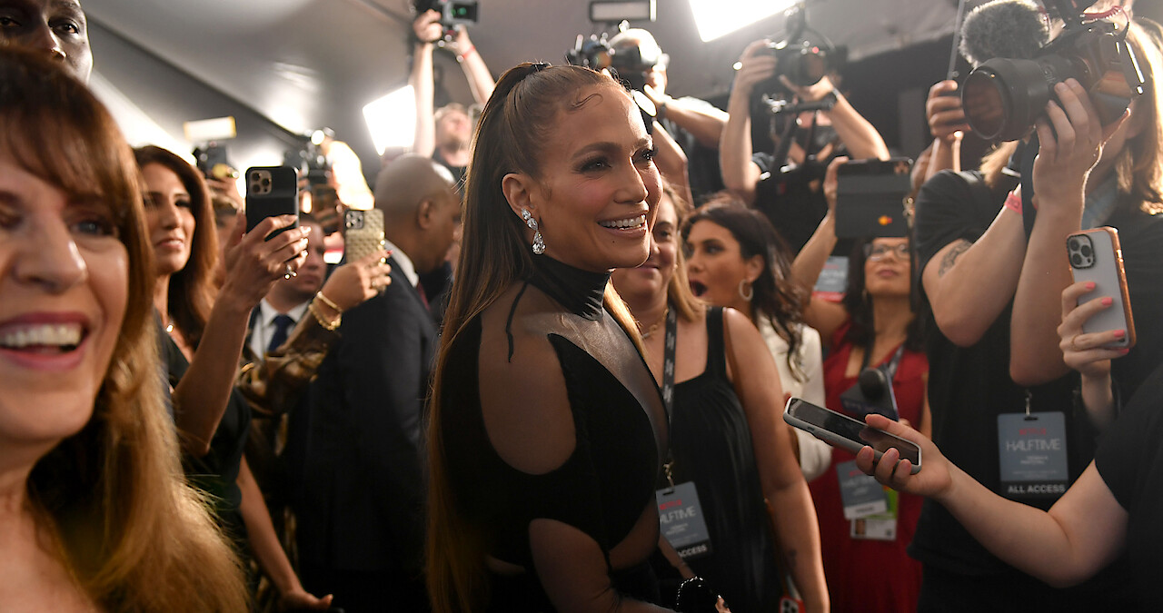 Ketrin saroyi Orgies porno filmini tomosha qiling Jinsi shimlar, külotlar va leggingsdagi seksual dumbalar video