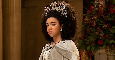 Rainha Charlotte encontra um muro e o futuro marido no spin-off de ‘Bridgerton’