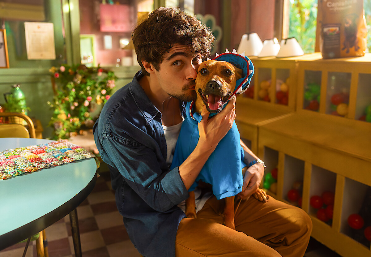 Rafa Vitti e o cachorro Caramelo