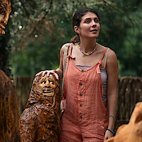 Emily Bader as Poppy in 'People We Meet on Vacation'