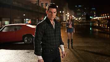 Tom Cruise as Jack Reacher stands in an alley at night in 'Jack Reacher' 