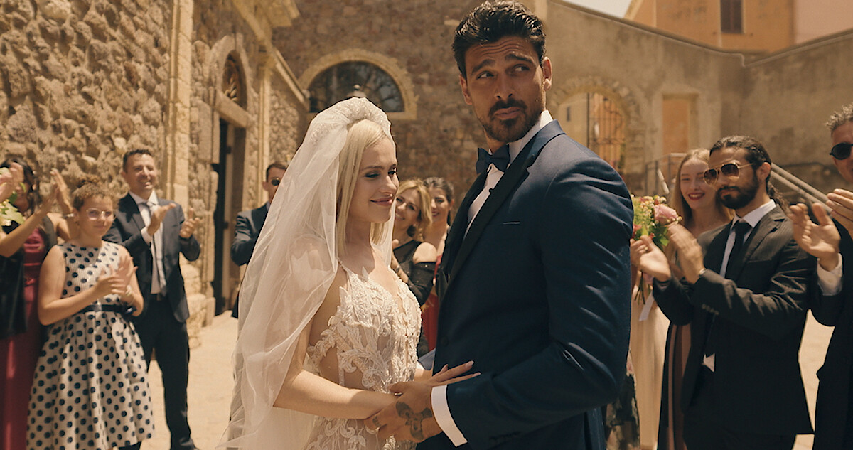 Massimo and Laura at their wedding in '365 Days: This Day'