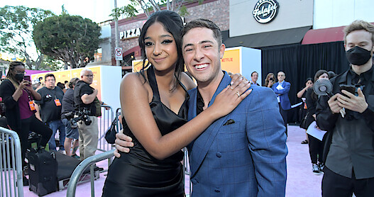 ‘Never Have I Ever’ Stars Reveal Their Secret Handshake