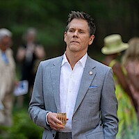 Kevin Bacon as Peter Kell in 'Sirens'