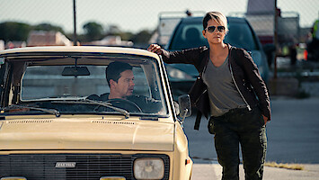 Mark Wahlberg as Mike McKenna and Halle Berry as Roxanne Hall in 'The Union.'