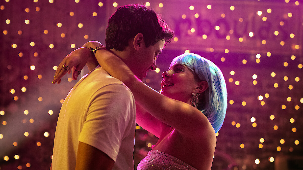 Emily Bade and Tom Blyth in People We Meet on Vacation