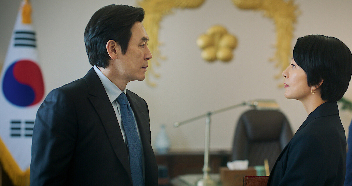 Sul Kyung-gu as Park Dong-ho and Kim Hee-ae as Jeong Su-jin in 'The Whirlwind'