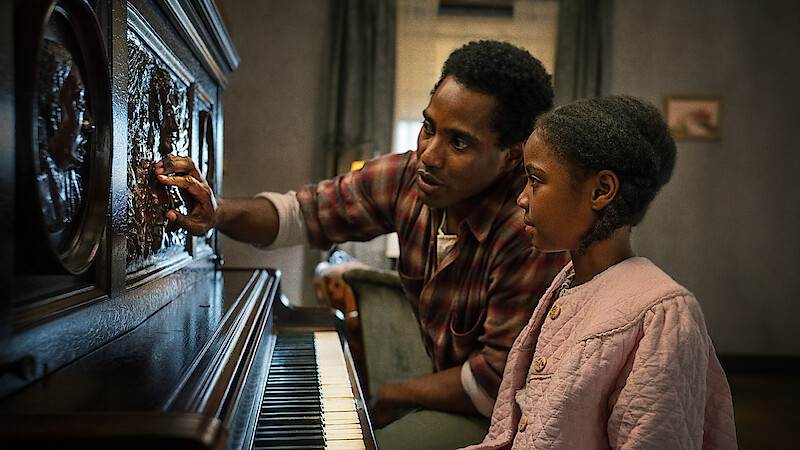 John David Washington as Boy Willie and Skylar Smith as Maretha in 'The Piano Lesson'.