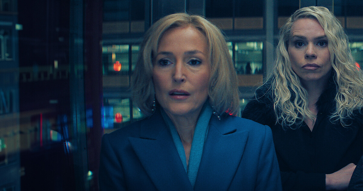 Gillian Anderson as Emily Maitlis and Billie Piper as Sam McAlister in 'Scoop'.