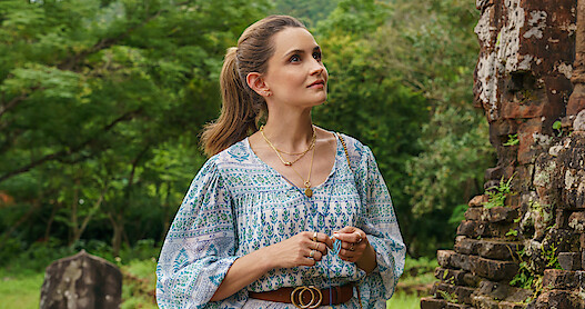 Rachael Leigh Cook Travels to Vietnam in ‘A Tourist’s Guide To Love’