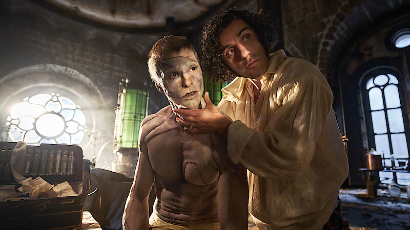 FRANKENSTEIN. (L to R) Jacob Elordi as The Creature and Oscar Isaac as Victor Frankenstein in Frankenstein. Cr. Ken Woroner/Netflix © 2025.