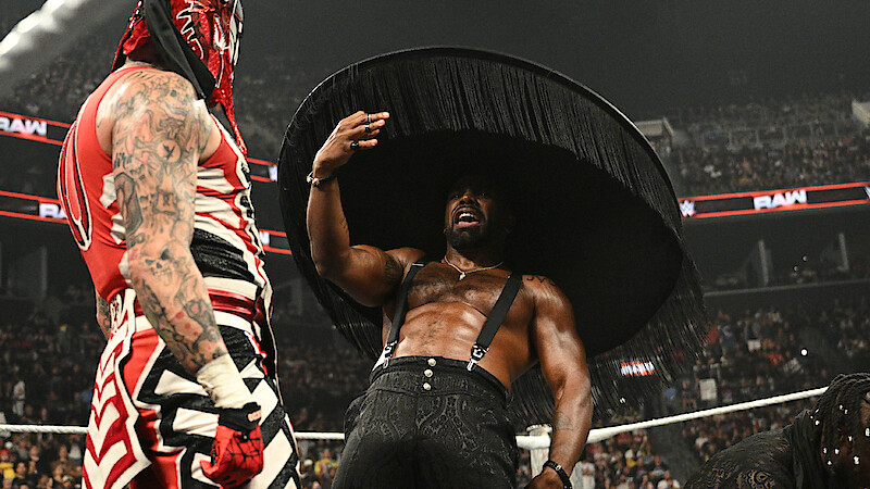 Xavier Woods gestures towards Penta in the ring.