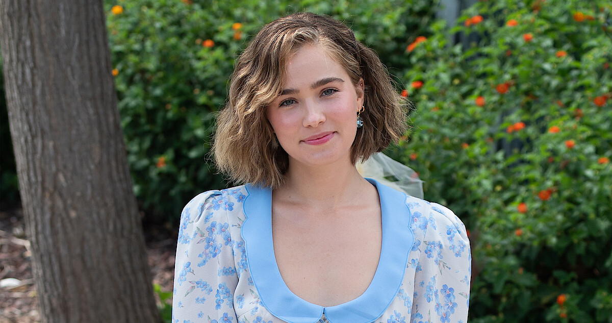 Haley Lu Richardson and Ben Hardy Are Going to Charm Your Socks Off in  Their New Netflix Rom-Com