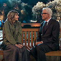 Mary Steenburgen as Mona and Ted Danson as Charles in ‘A Man on the Inside’ Season 2.