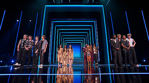 'Building the Band' contestants on stage together.