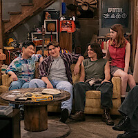 The cast of 'That 90's Show' Part 3 hangs out in a basement together 